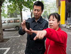 许昌市数字化城市管理中心工作人员体验一线信息采集员工作